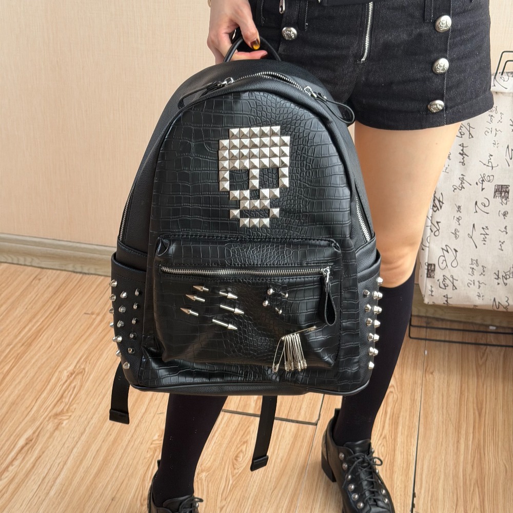 Women'S Fashion Jewellery - Original Black Crocodile Pattern Skull Rivet